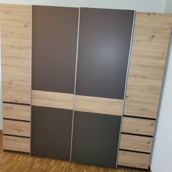 Schwebetürenschrank