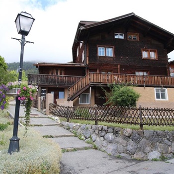 Immobilien Sarbach GmbH Haus KUNIBERG im Chalet Stil,...