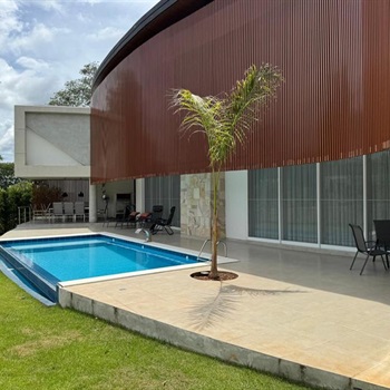 Neubau-Luxus-Villa mit Pool in Paraguay