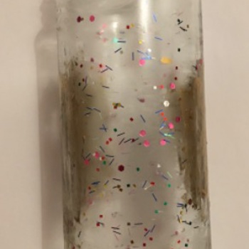 Glasvase farbglitzer und goldfarbe