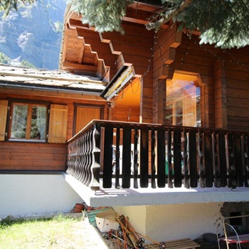 Immobilien Sarbach GmbH Gepflegtes 8 Zimmer Chalet...