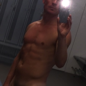 Devoter Oralsklave sucht dominante, reife Männer! Bild 2