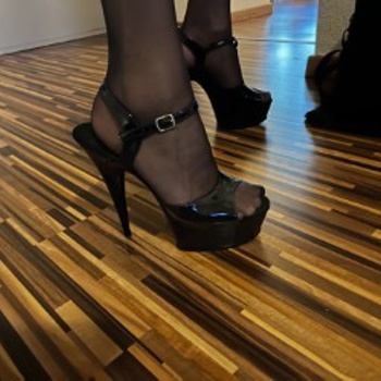 Sissy/dwt möchte dienen einem Herrn oder einer Herrin