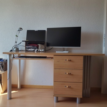 Möbelset (Bett/Tisch/Regal) zu verkaufen Bild 2