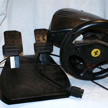 Thrustmaster Ferari Lenkrad mit Pedale   50,00 VB Bild 2