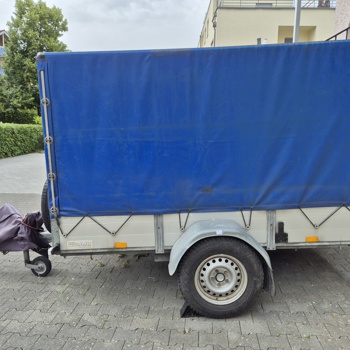 Anhänger mit Verdeck
