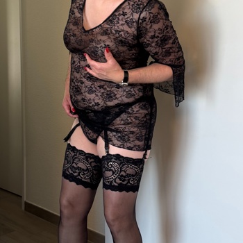 SEXY TV LADY SUCHT FLINKE ZUNGEN & HARTE SCHWÄNZE Bild 3