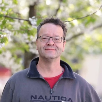 Dominante Persönlichkeit sucht Devote Sub/Sklavin  als Partn
