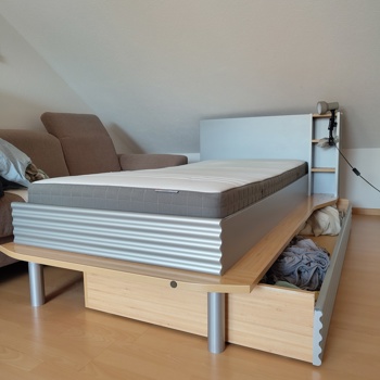 Möbelset (Bett/Tisch/Regal) zu verkaufen Bild 4