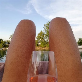 Platz an der Sonne gesucht mit Whirlpool oder Pool (FKK)
