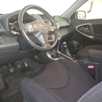 Toyota RAV4 2.2 D-CAT 4x4 – MFK 02/2026 – neue Bremsen Bild 4