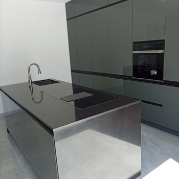 Moderne 3.5 Zimmer Attika mit 50m2 Terrasse u. E-Ladestation