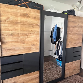 Kleiderschrank