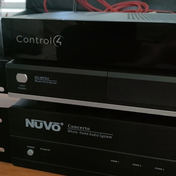 Control4 EA-5 + Nuvo Multiroom-System sehr guter Zustand