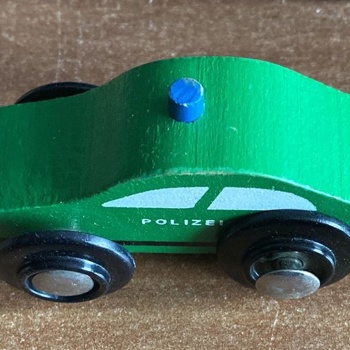 Polizei für die Holzeisenbahn