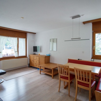 2.5-10,  sehr gepflegte 2.5-Zimmerwohnung mit  Balkon