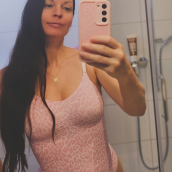 Natürliche Schweizerin Massage mit Orgasmusverzögeung .