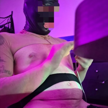 Du bist die Geburtstagsüberraschung für einen sexy Mann