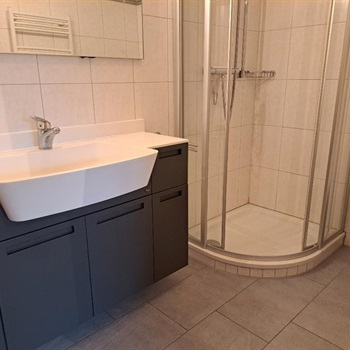 2.5-13, moderne 2.5-Zimmerwohnung mit Balkon Bild 3
