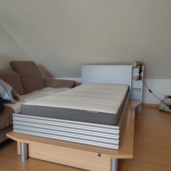 Möbelset (Bett/Tisch/Regal) zu verkaufen