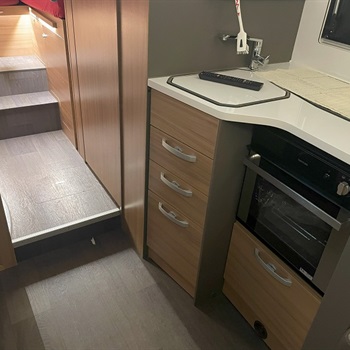 Adria Matrix Plus 670 DL Swiss Luxus Edit. CH-Fzg Bild 3