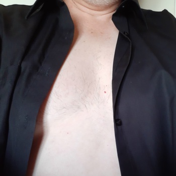 Zwei M suchen den/die/das Dritte im Bunde für BDSM