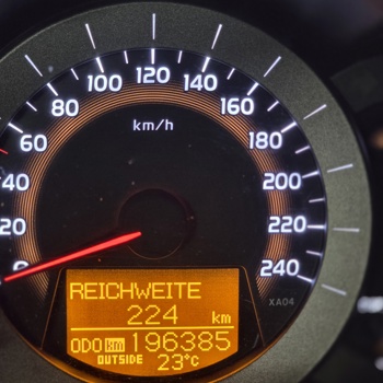 Toyota RAV4 2.2 D-CAT 4x4 – MFK 02/2026 – neue Bremsen Bild 2