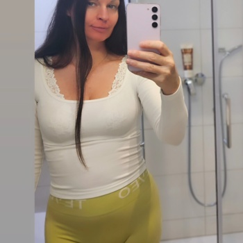 Natürliche Schweizerin Massage mit Orgasmusverzögeung