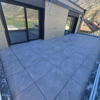 Top moderne 2.5 ZW mit 50m2 Terrasse u. E-Ladestation Bild 4