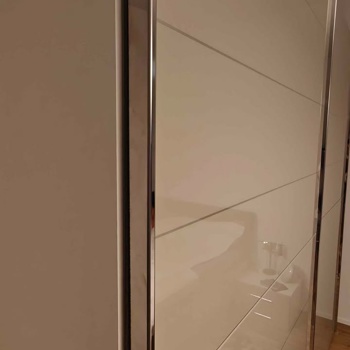 Schrank mit Schiebetüren aus Dogern Möbelmarkt, hochwertig Bild 3