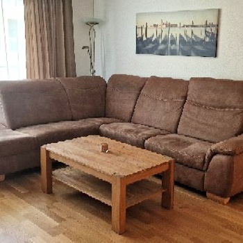 Bequemes Sofa mit motorische Relaxfunktion