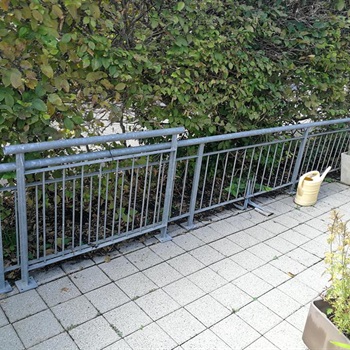 Sockelgeländer Bild 3