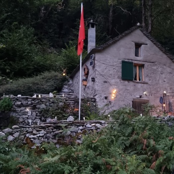 zu verkaufen Waldhäuschen, Hexehüsli Bild 2
