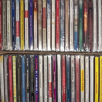 U. Ackermann Habe 325 Musik CDs zu...