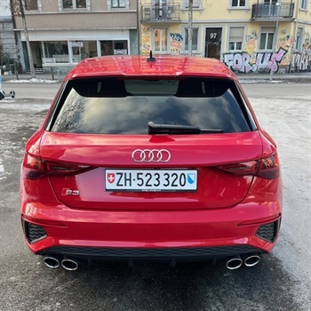 Zum Verkauf steht Audi S3 Sportback neuwertig! Bild 3