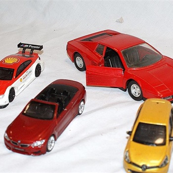 4 Diverse Modellautos 20,00 VB Bild 2